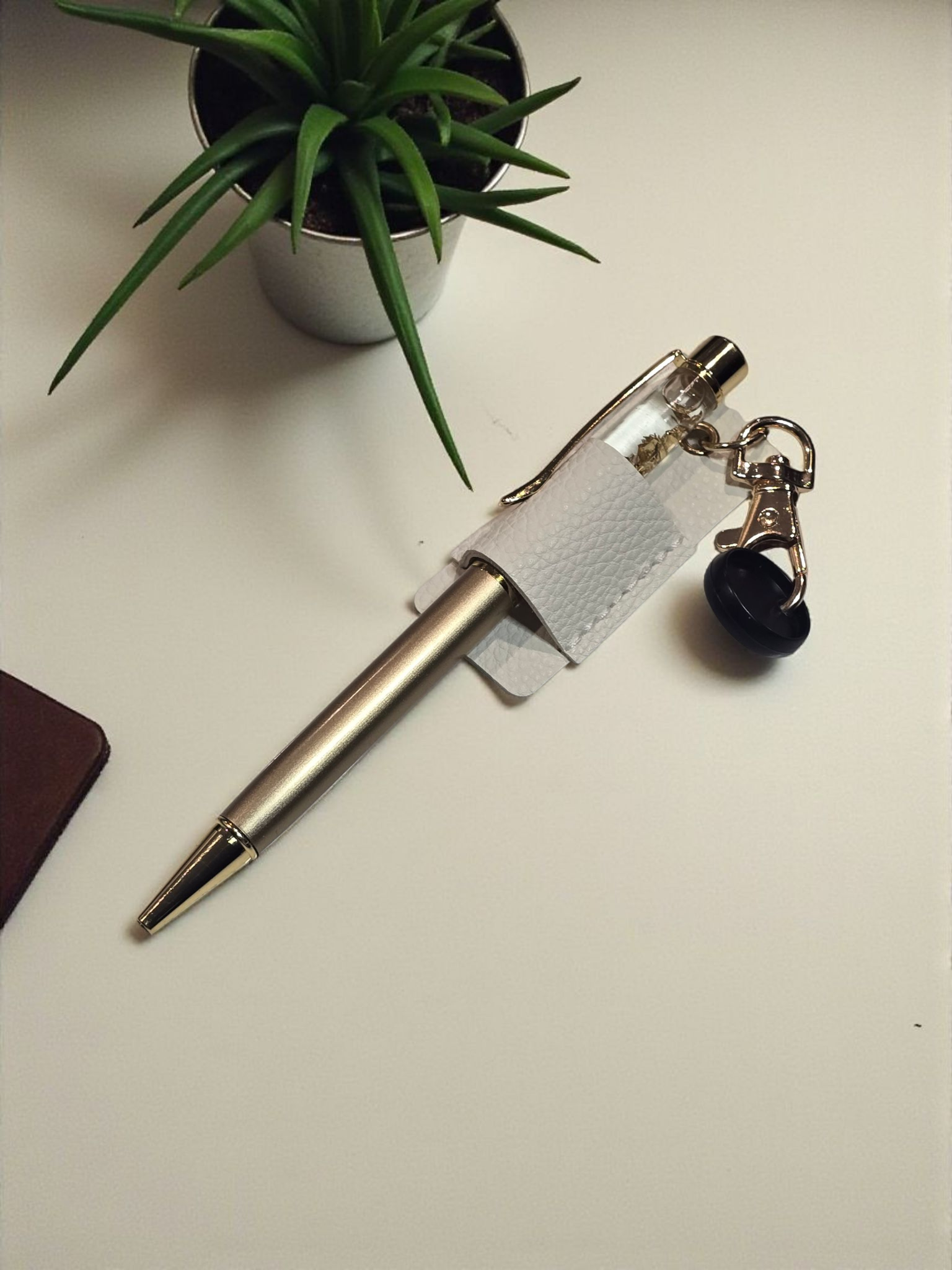 Disc Pen Holder by dream.design.bloom in white, shown holding a pen, boutique discbound planner accessory for minimal design lovers