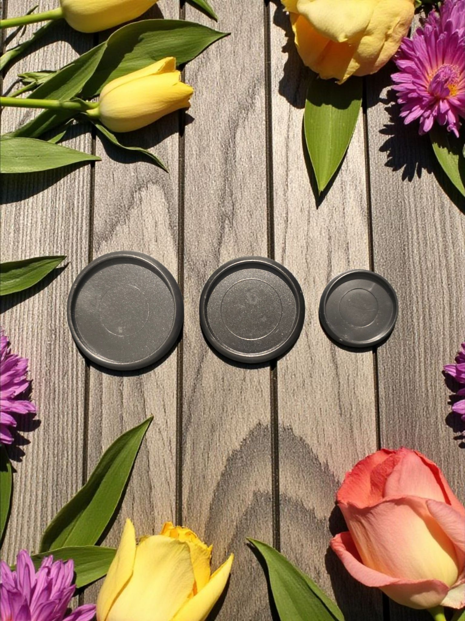 Black planner discs by dream.design.bloom displayed side by side to show size options, boutique discbound planner accessories for strength and style