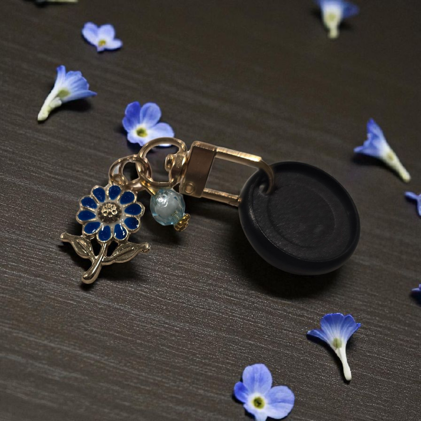 Azure Blooms disc key charm by dream.design.bloom displayed on a black disc, calm blue discbound planner accessory for elegant organisation