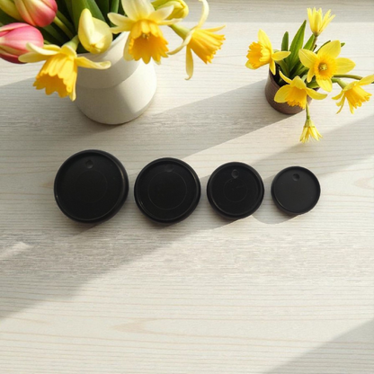 Disc Pen Holder by dream.design.bloom showing black coordinating discs laid out by size, boutique discbound planner accessory demonstrating tiny, small, medium, and large disc options