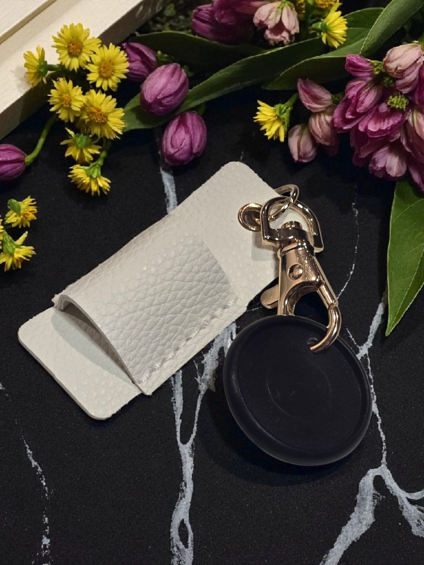 Disc Pen Holder by dream.design.bloom in white, shown with coordinating disc, elegant boutique discbound planner accessory